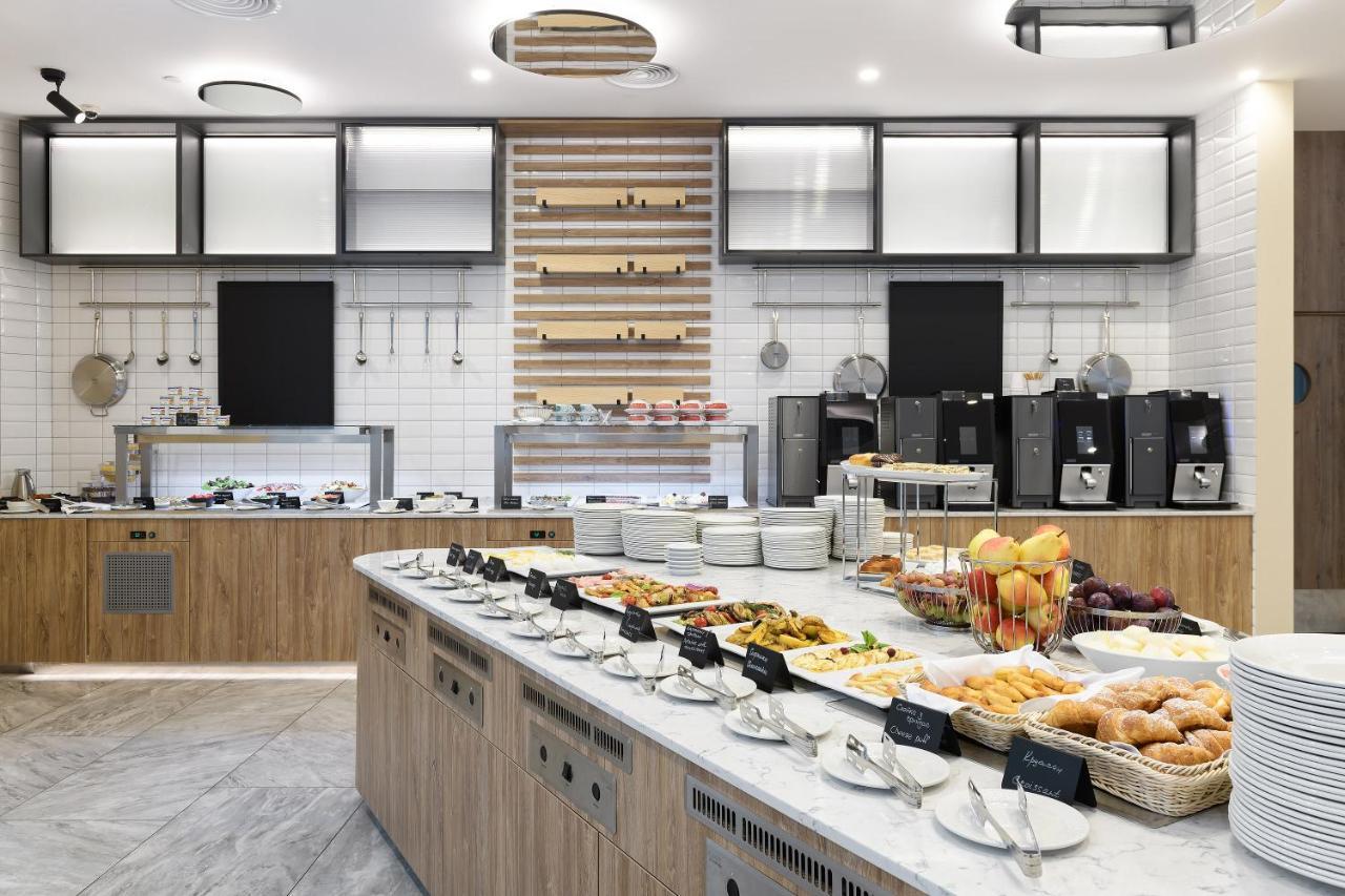 Premier Hotel Odessa Luaran gambar A buffet at a hotel