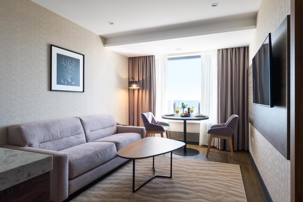 Premier Hotel Odessa Luaran gambar A suite at the hotel