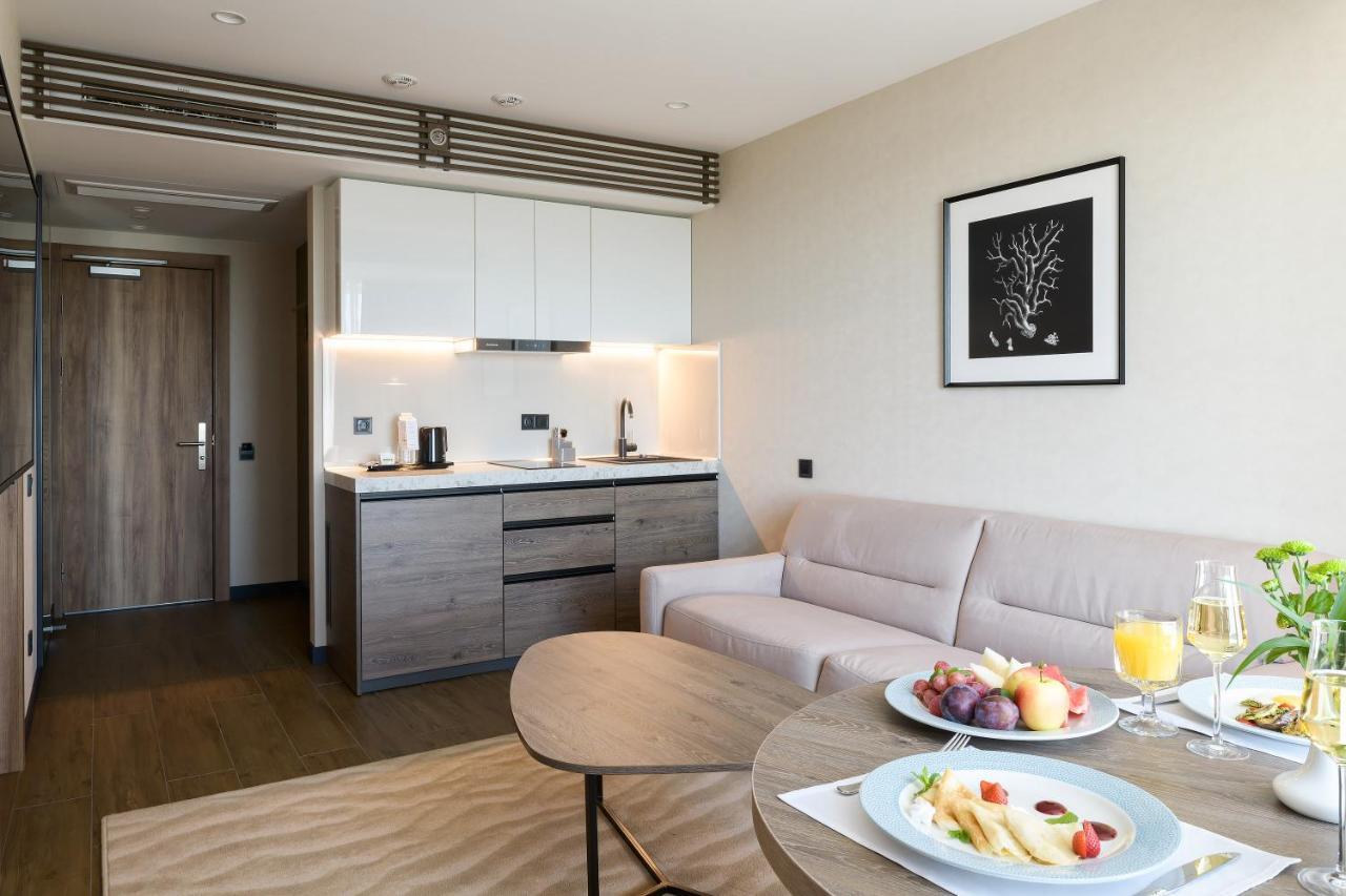 Premier Hotel Odessa Luaran gambar A typical apartment at the complex