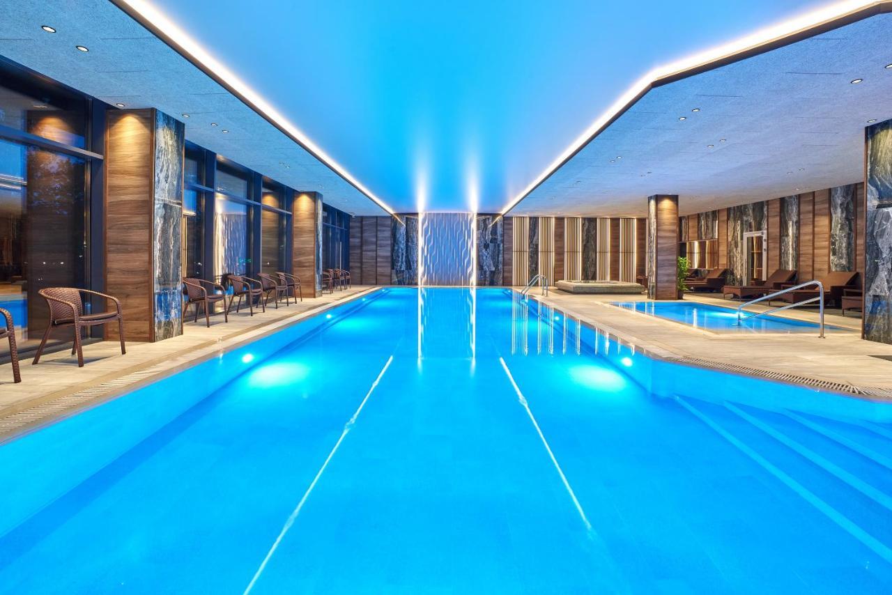Premier Hotel Odessa Luaran gambar The swimming pool at the hotel